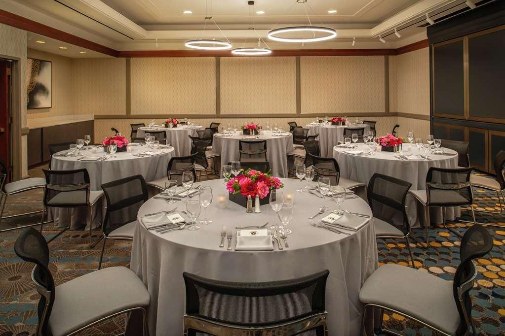 The Duniway Portland, A Hilton Hotel Facilities photo